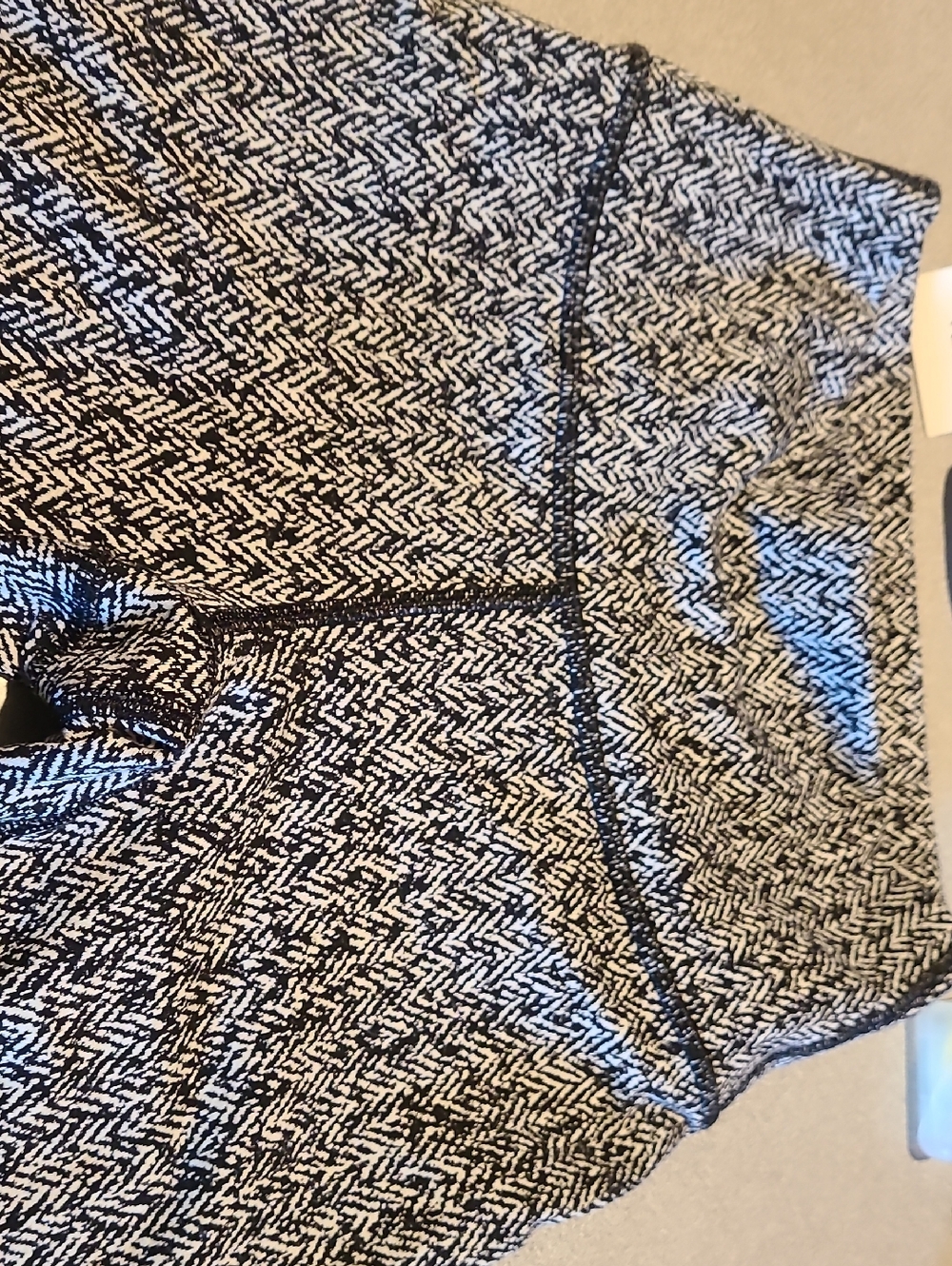 Black and White Herringbone LULULEMON 20 INCH TIGHT  SZ 4